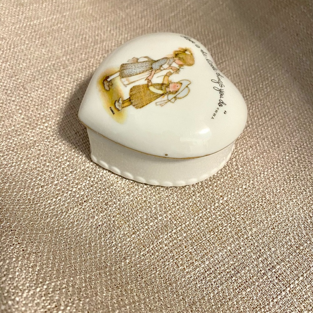 Vintage 1970s Holly Hobbie Heart Shaped Jewelry Porcelain Trinket Box
